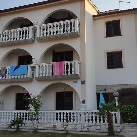 Rauzan Apartment