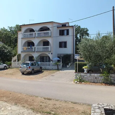 Apartment Rauzan *